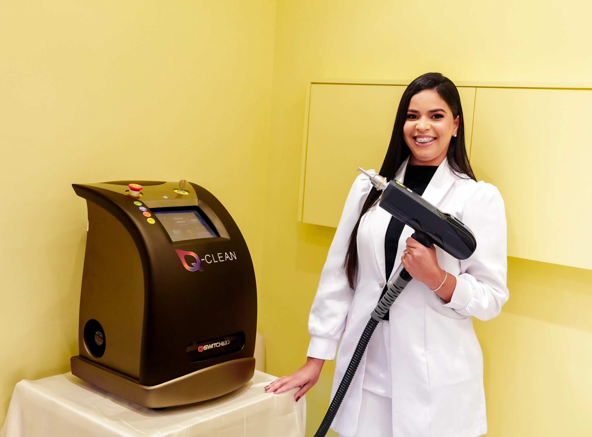 Laser Q-CLEAN - Tecnologia avançada para tratamentos estéticos a laser